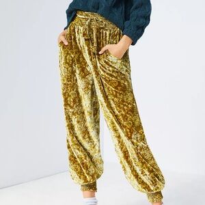 NWT Anthropologie Gloria Velvet Joggers